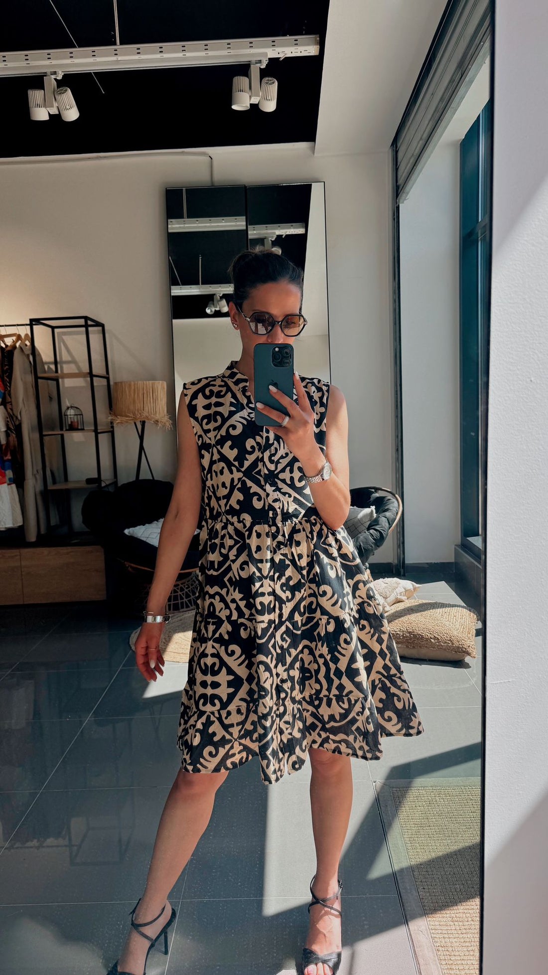 Robe courte noire et beige à imprimé géométrique - AEL186-NOIR - Fenomen Paris