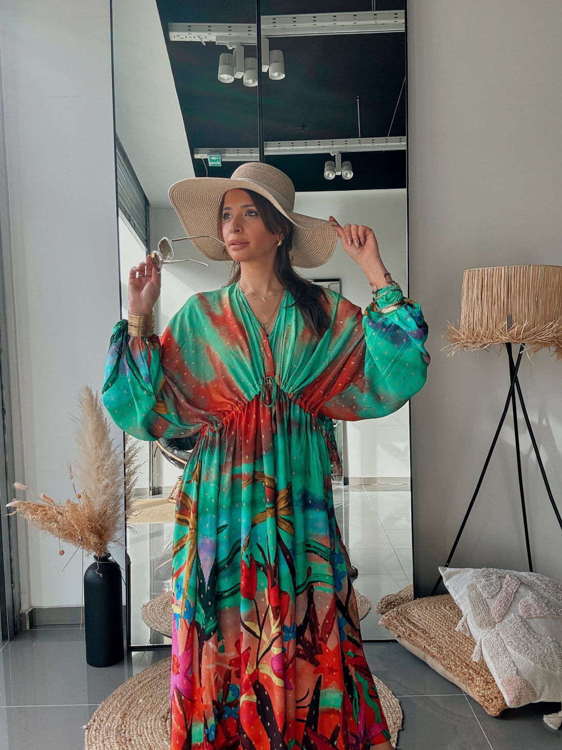 Robe longue fluide imprimée – Évasion tropicale & couleurs vibrantes