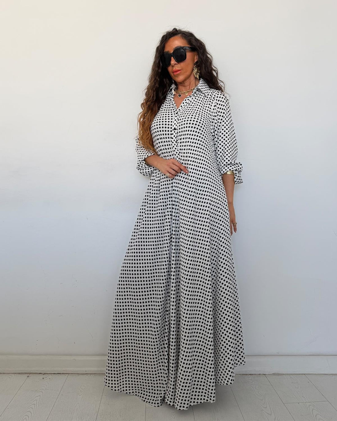 Robe Chemise Maxi Pois Chic – Élégance Intemporelle