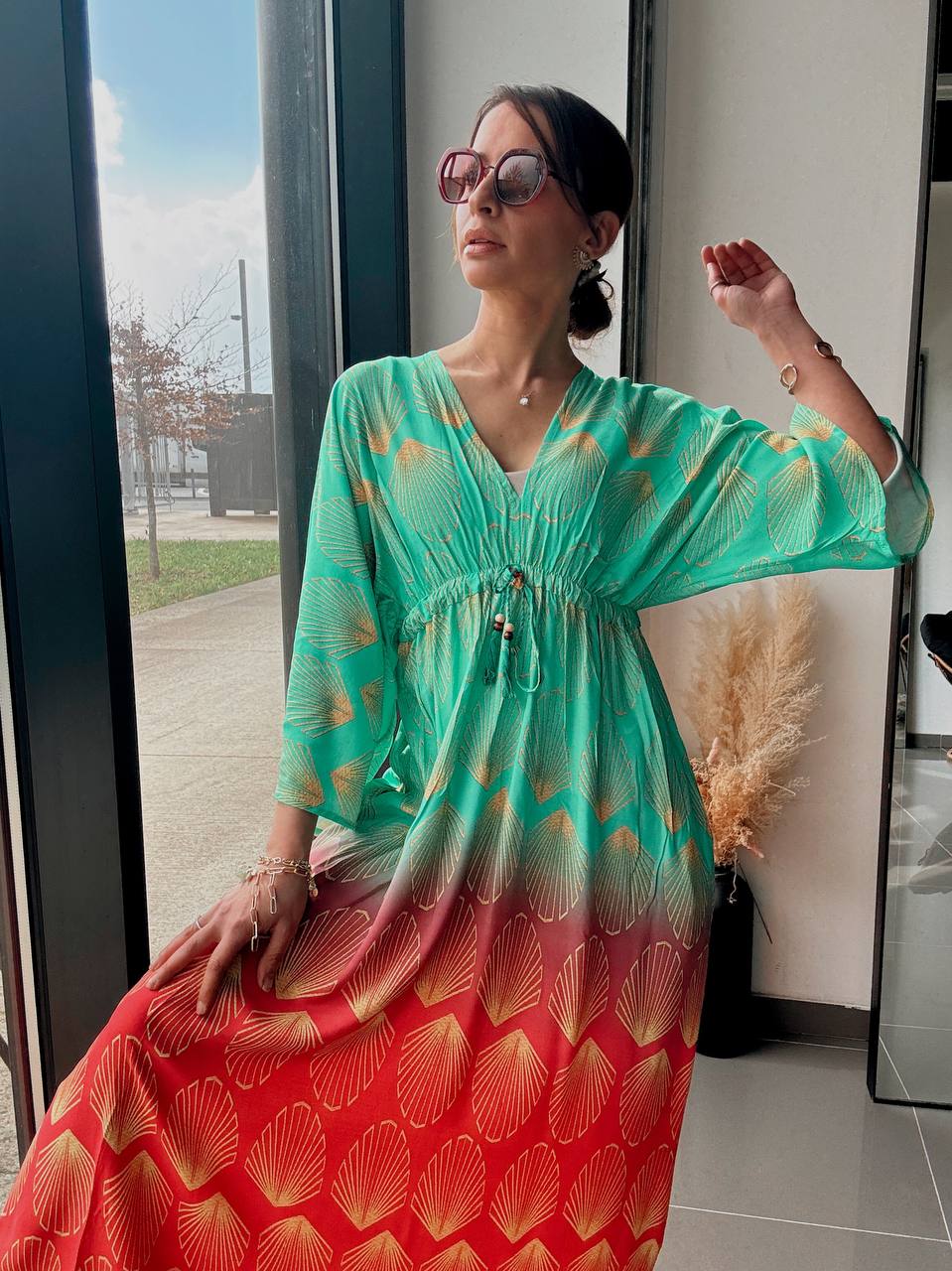 Robe Longue Fluide Dégradé Vert & Corail Imprimé Coquillage – Coupe Bohème - Fenomen Paris