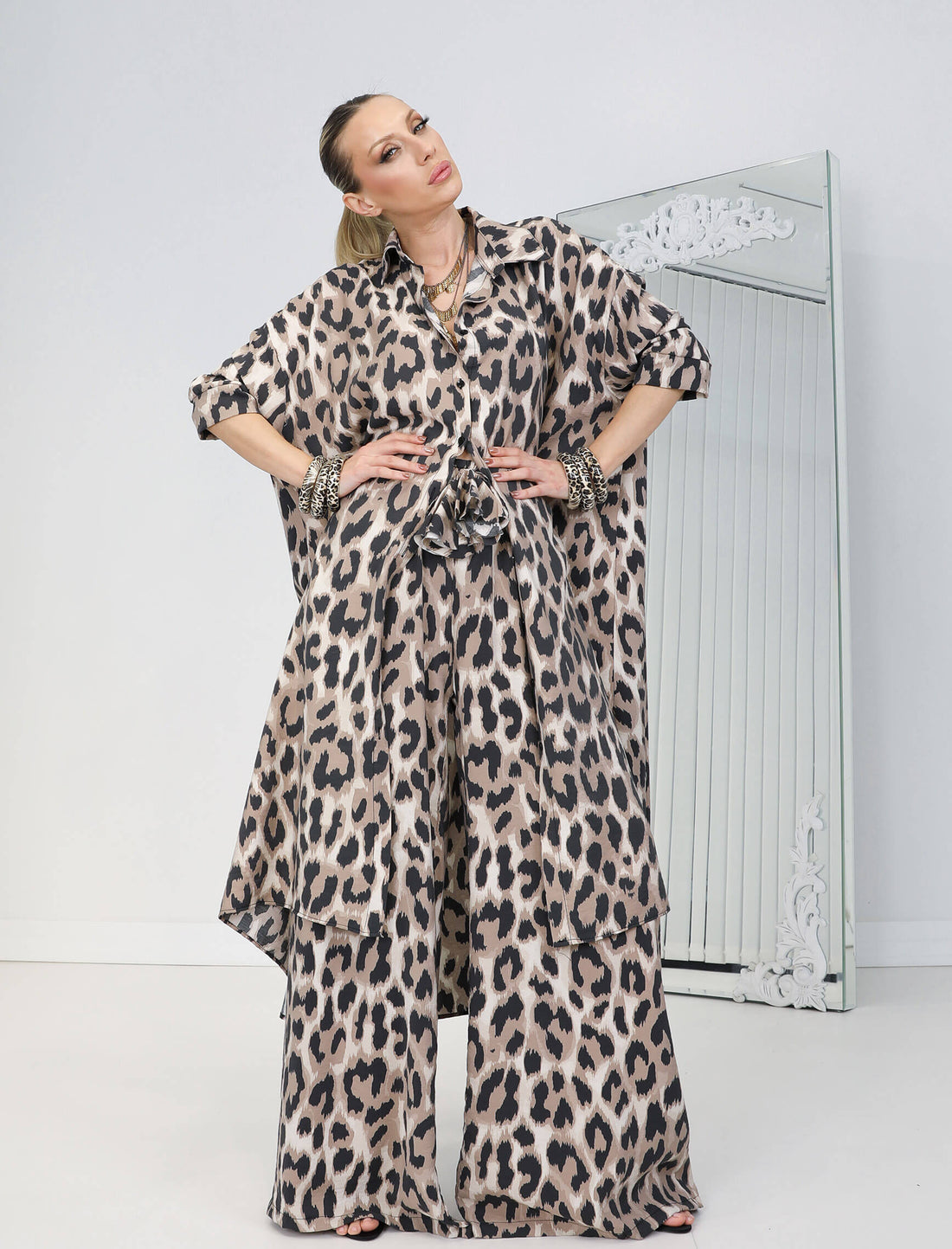 Ensemble Léopard Bohème Chic – Chemise Longue & Pantalon Fluide