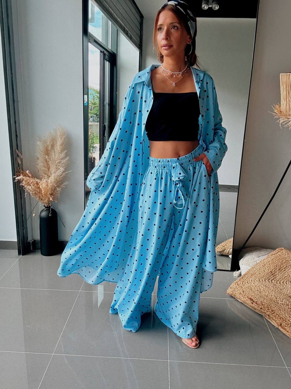 Ensemble Bleu Ciel à Pois Noirs – Fraîcheur, Élégance & Confort