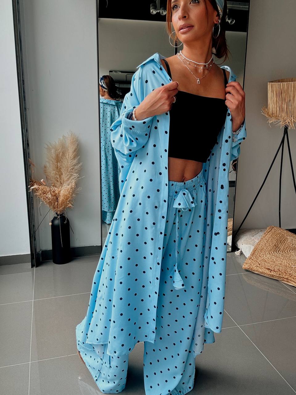Ensemble Bleu Ciel à Pois Noirs – Fraîcheur, Élégance & Confort