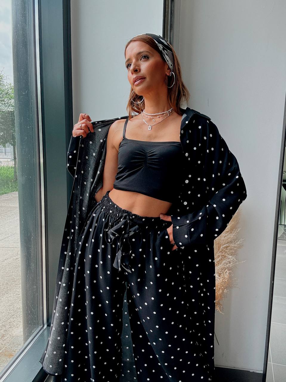 Ensemble Bohème Noir à Pois – Chemise Longue Fluide et Pantalon Large