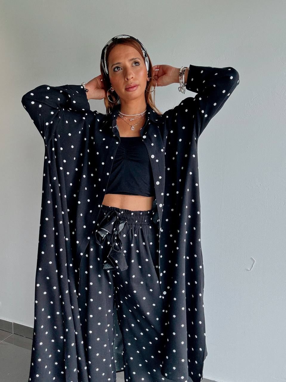 Ensemble Bohème Noir à Pois – Chemise Longue Fluide et Pantalon Large