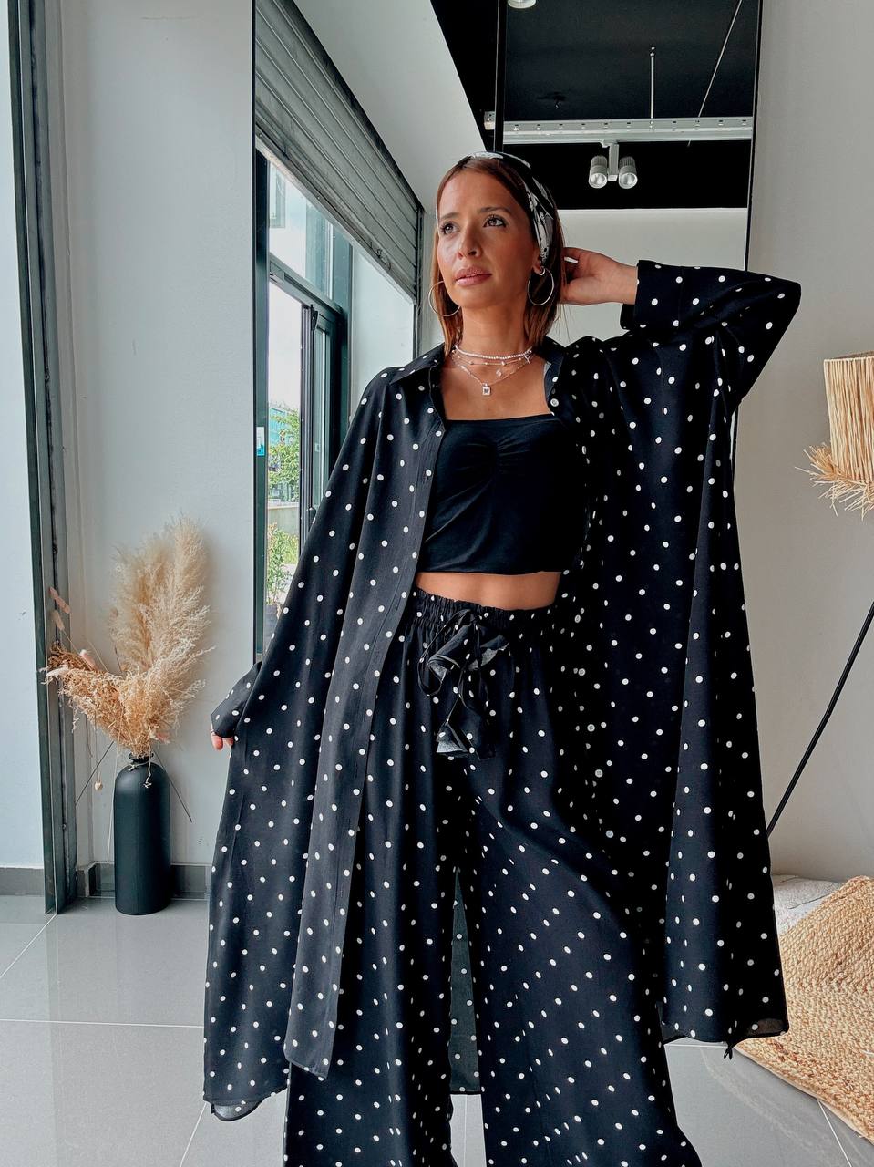 Ensemble Bohème Noir à Pois – Chemise Longue Fluide et Pantalon Large