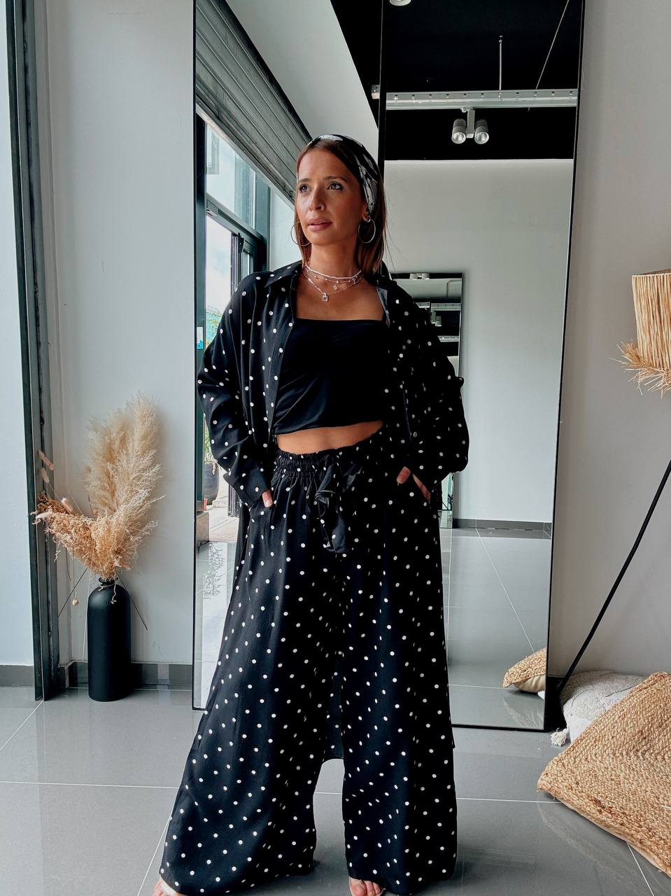 Ensemble Bohème Noir à Pois – Chemise Longue Fluide et Pantalon Large