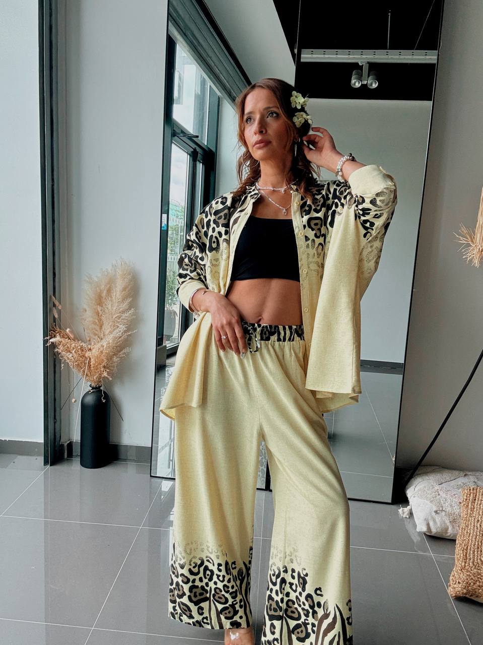 Ensemble Safari Chic Jaune – Chemise Oversize & Pantalon Fluide à Imprimé Animalier