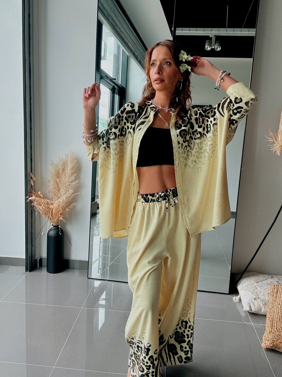 Ensemble Safari Chic Jaune – Chemise Oversize & Pantalon Fluide à Imprimé Animalier