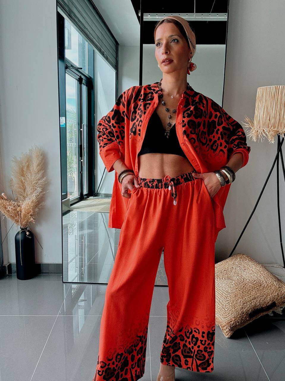 Ensemble Safari Chic Orange Corail – Chemise Oversize & Pantalon Large Imprimé Animalier