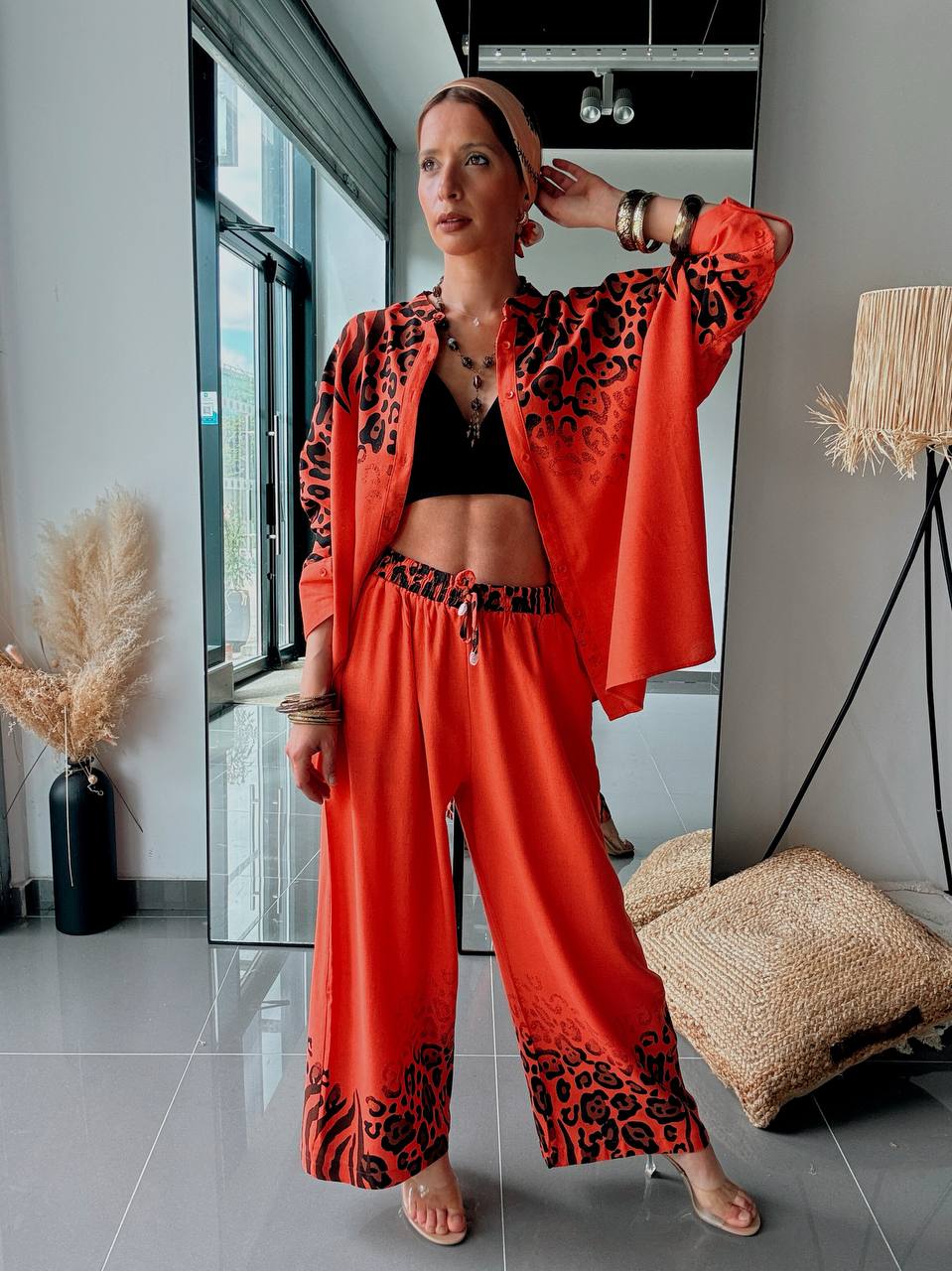 Ensemble Safari Chic Orange Corail – Chemise Oversize & Pantalon Large Imprimé Animalier