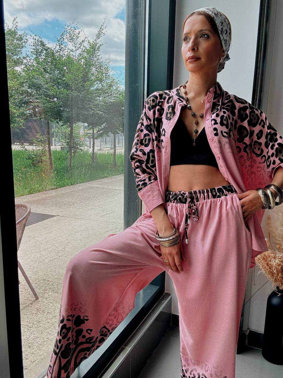 Ensemble Safari Rose – Chemise Oversize & Pantalon Large à Imprimé Animalier
