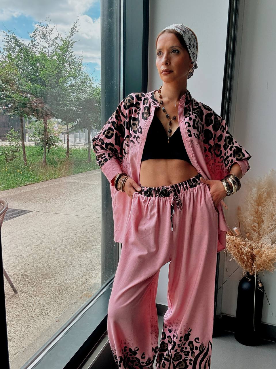 Ensemble Safari Rose – Chemise Oversize & Pantalon Large à Imprimé Animalier