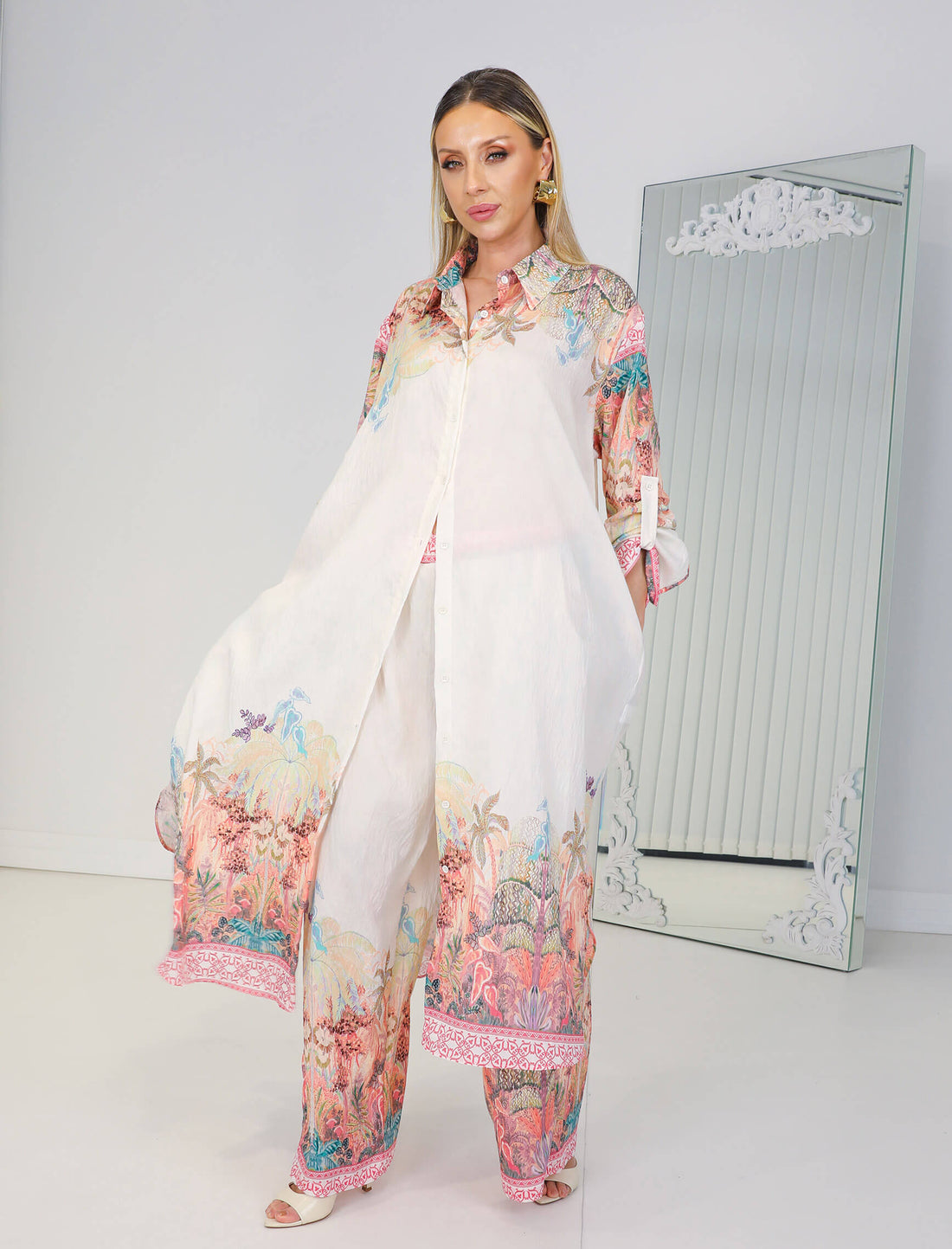 Ensemble Chemise Longue & Pantalon Fluide Imprimé Tropical – Rose Multicolore