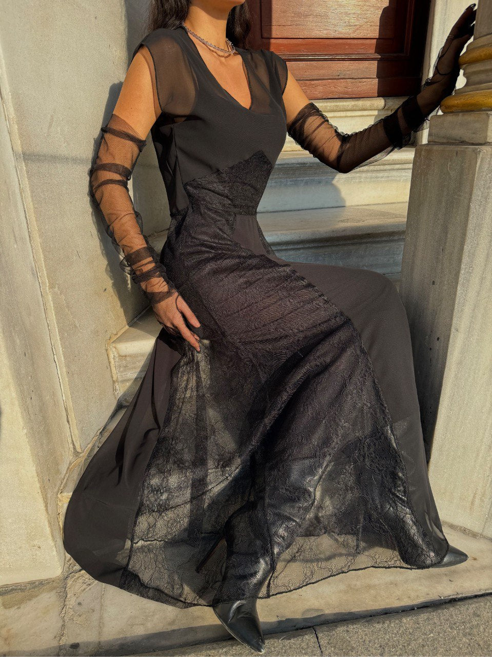 Robe Longue Noire Avec Tulle, Dentelle Et Doublure - Fenomen Paris