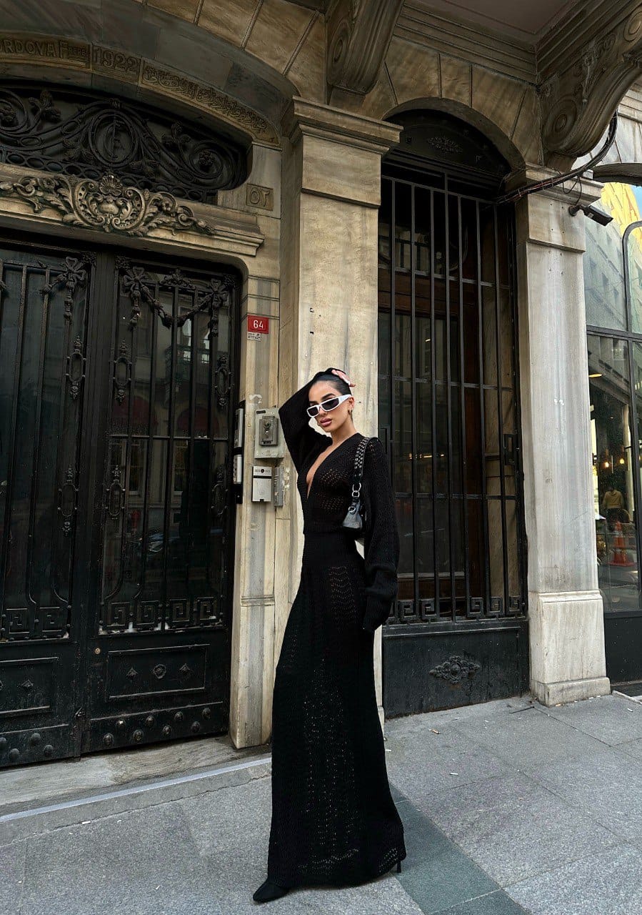 Robe Longue en maille noire - décolleté plongeant - Fenomen Paris