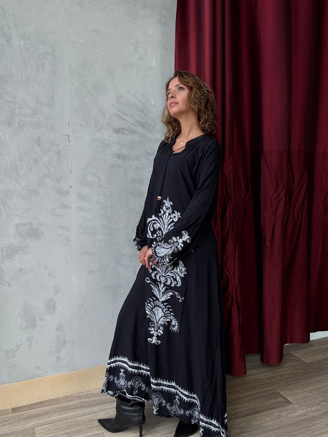 Robe longue fluide à motifs imprimés - Manches Longues - Noir