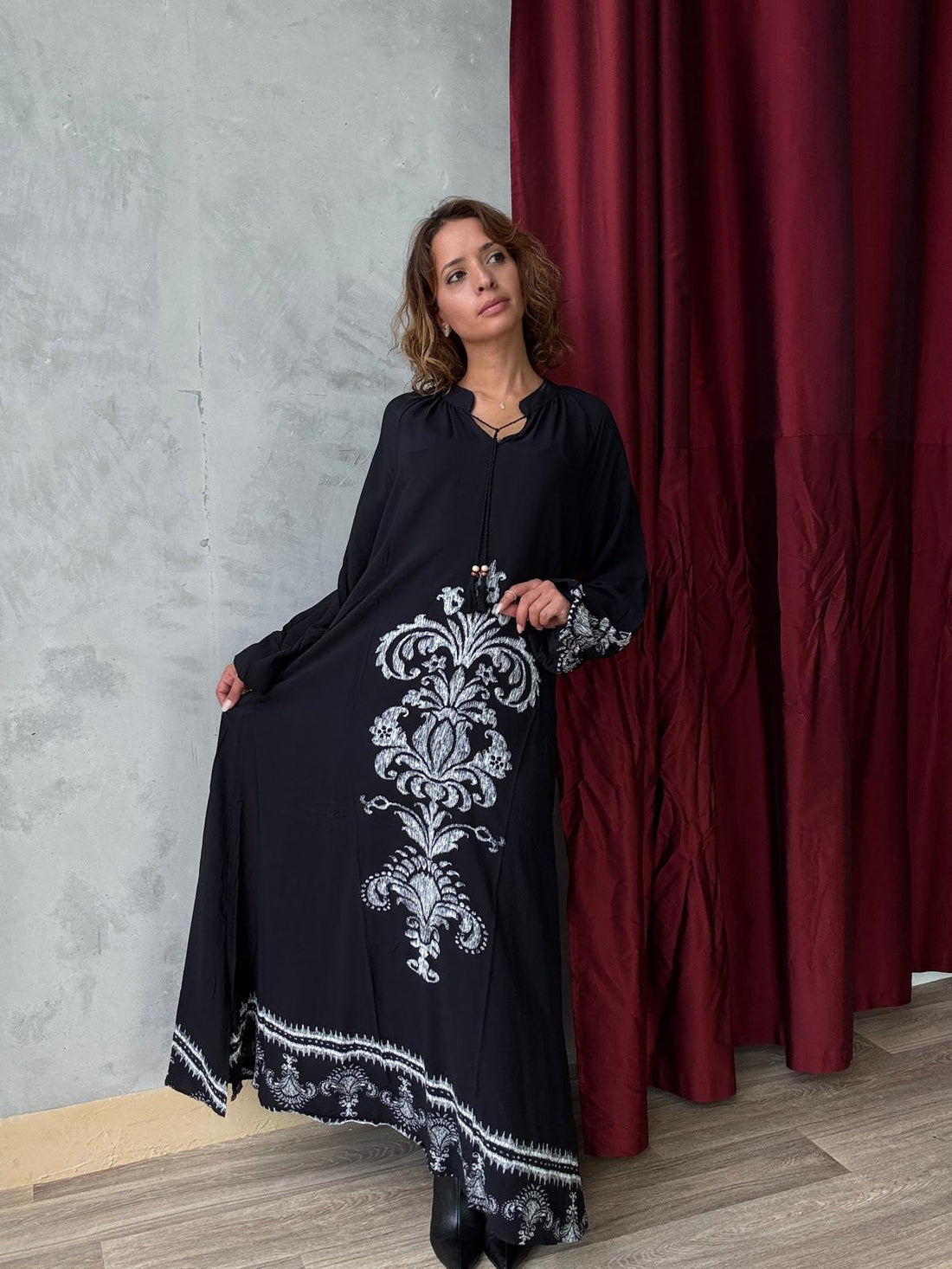Robe longue fluide à motifs imprimés - Manches Longues - Noir