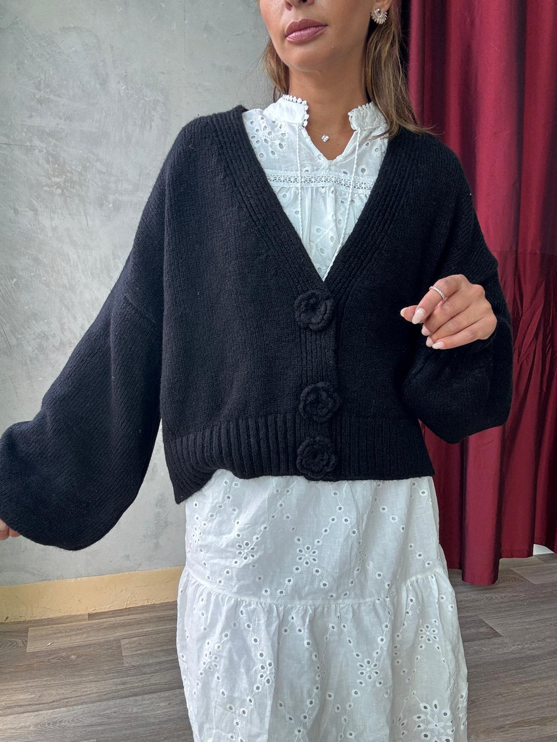 Gilet en maille ample avec boutons à motifs fleurs