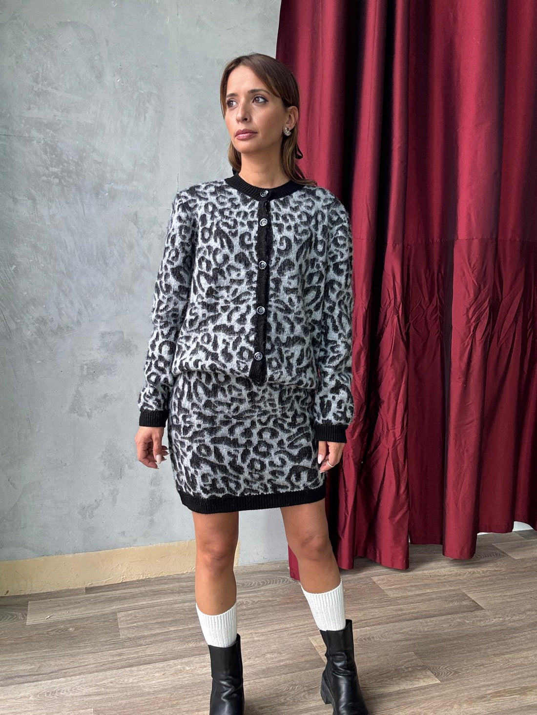 Ensemble En Maille Gilet Boutonné et Jupe Courte Assortie Motif Léopard