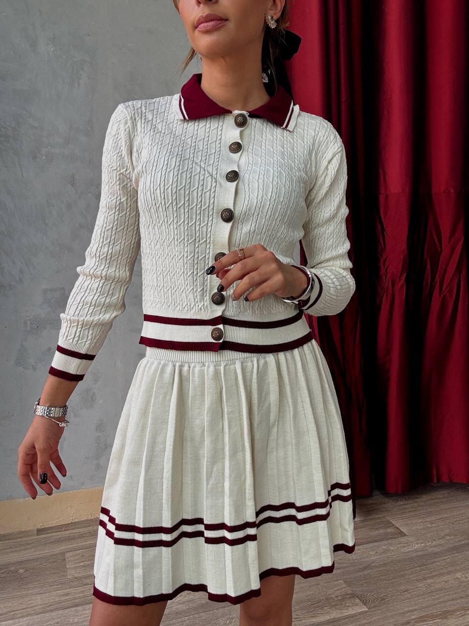 Ensemble En Maille Avec Gilet Manches Longues et Jupe Courte Plissée - Fenomen Paris