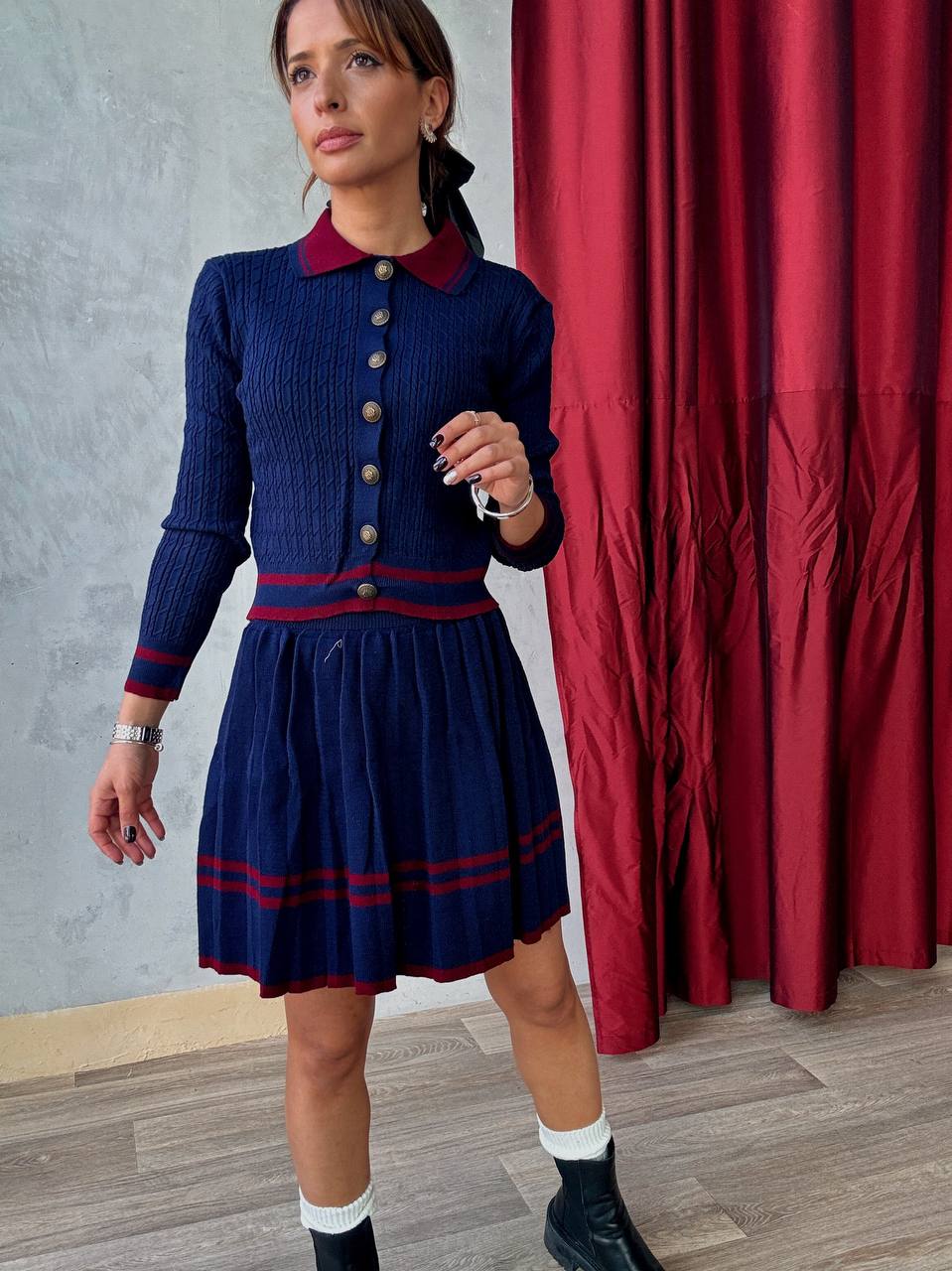 Ensemble En Maille Avec Gilet Manches Longues et Jupe Courte Plissée - Fenomen Paris