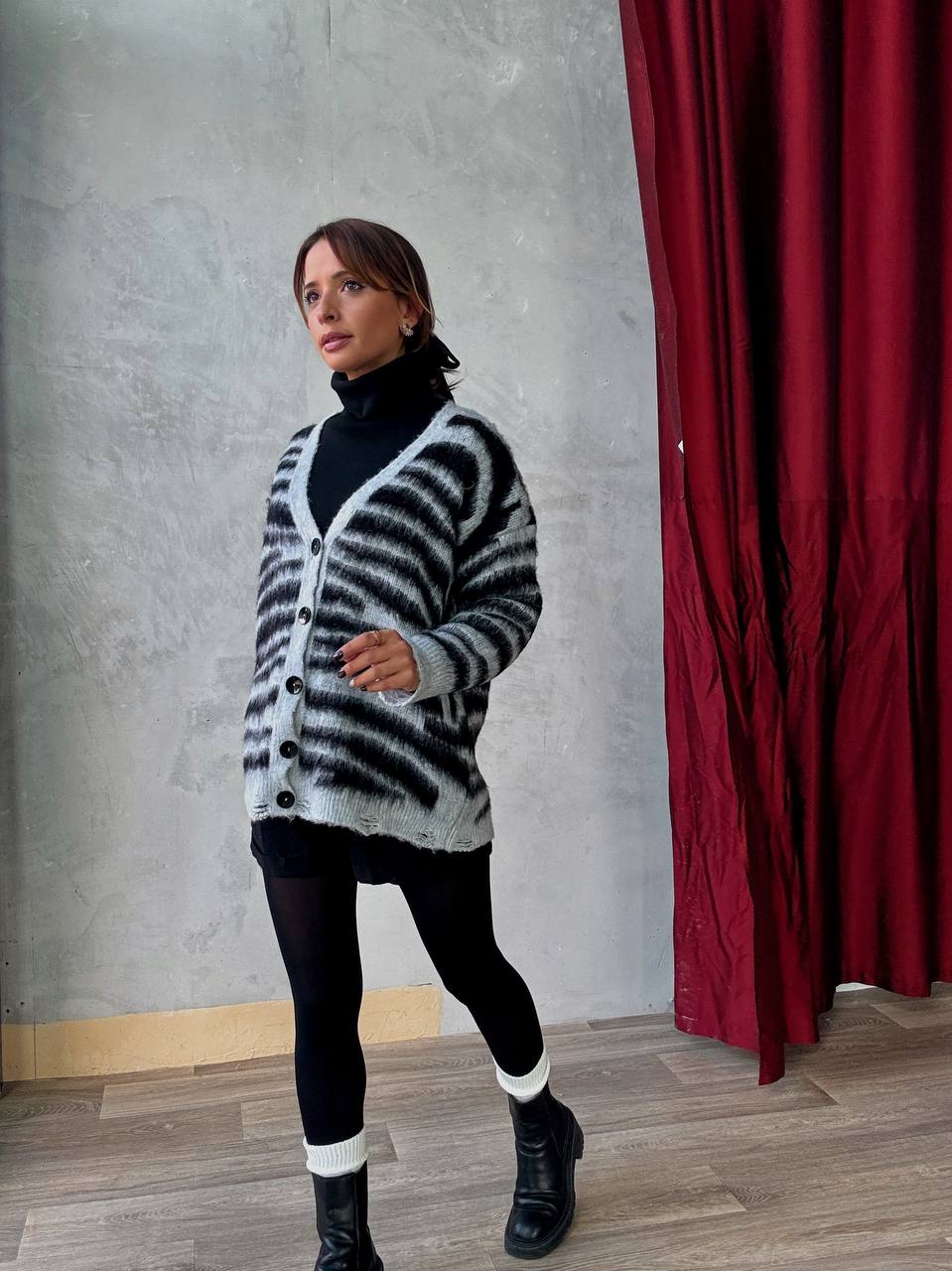 Gilet Boutonné Motif Zébré En Maille - Manches Longues - Col V - Fenomen Paris