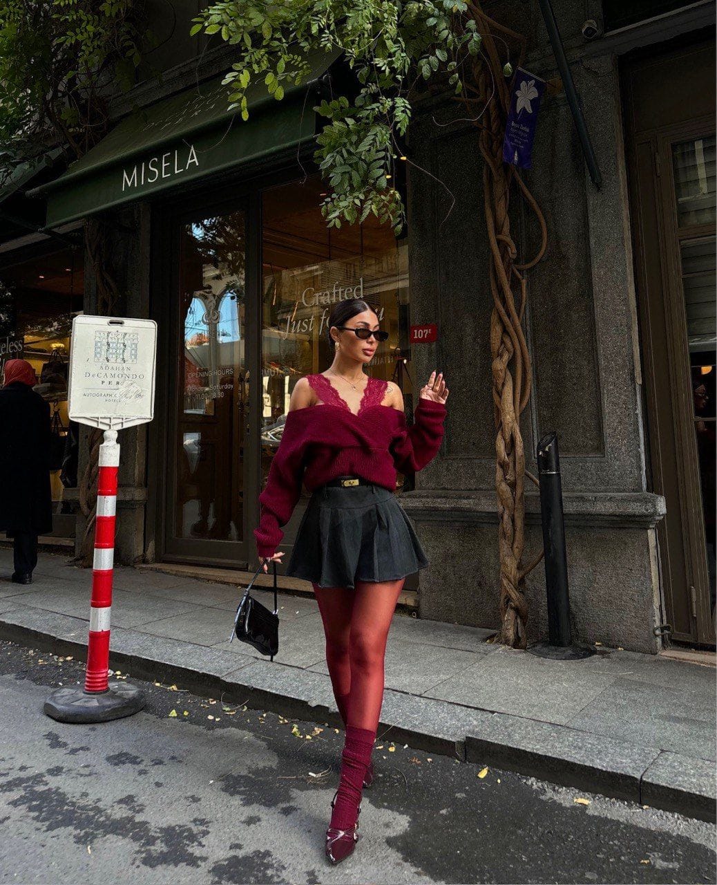 Pull En Maille Décolleté En Dentelle Assortie - Fenomen Paris