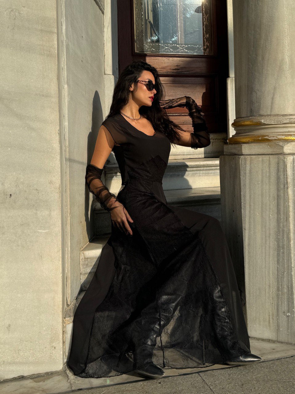 Robe Longue Noire Avec Tulle, Dentelle Et Doublure - Fenomen Paris
