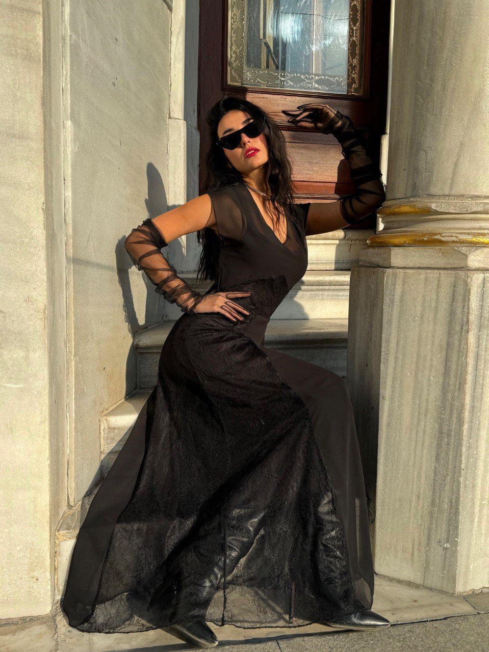 Robe Longue Noire Avec Tulle, Dentelle Et Doublure - Fenomen Paris