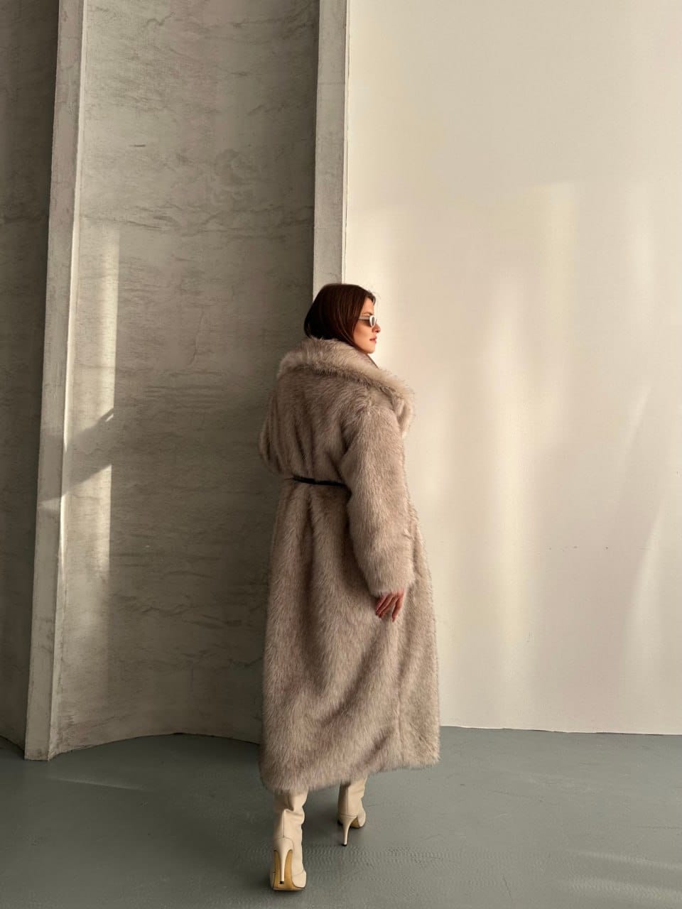 Manteau Long Effet Fourrure –  Intense & Volume Oversize