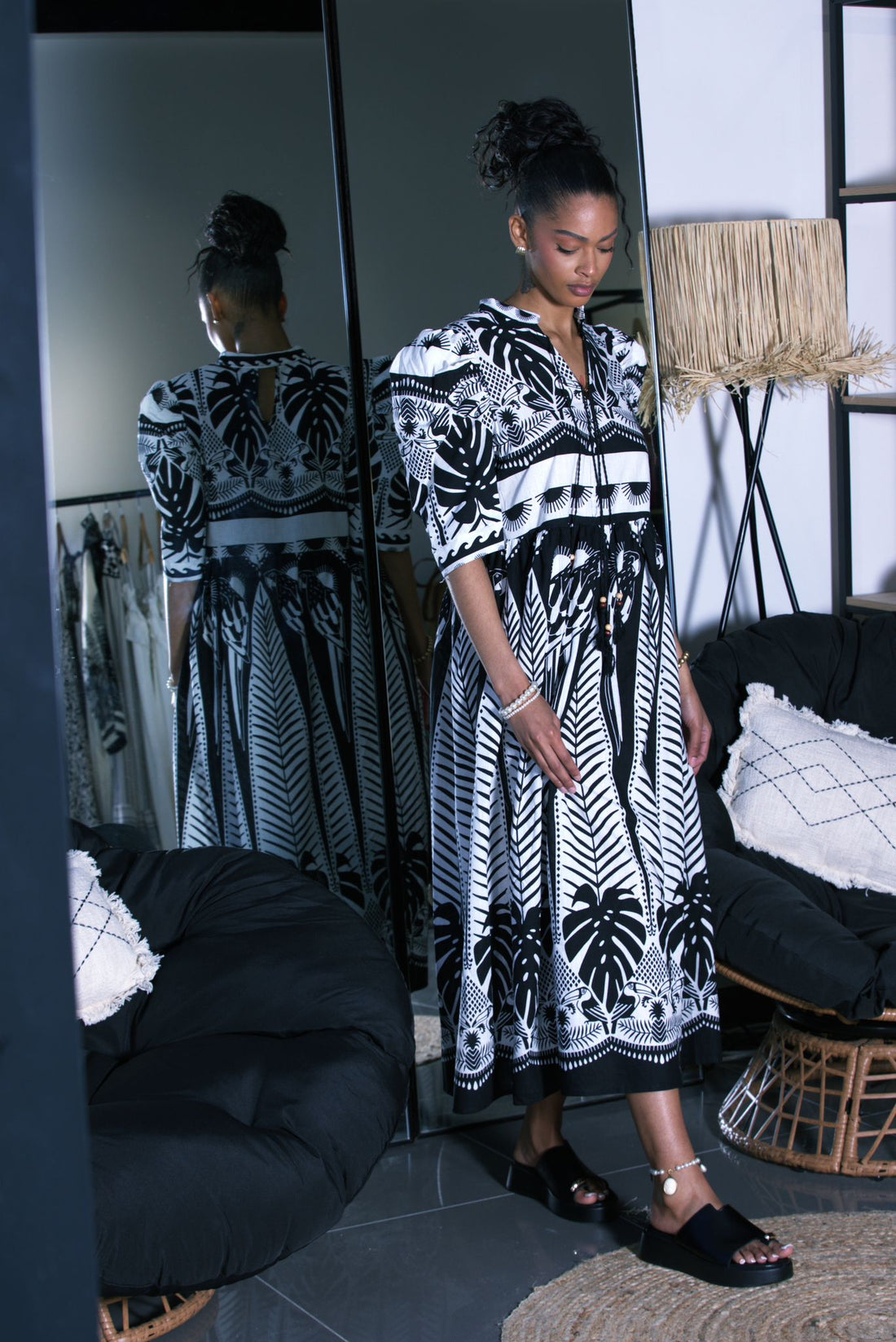 Robe longue bohème noire et blanche à imprimé graphique - AEL227-000-NB - Fenomen Paris