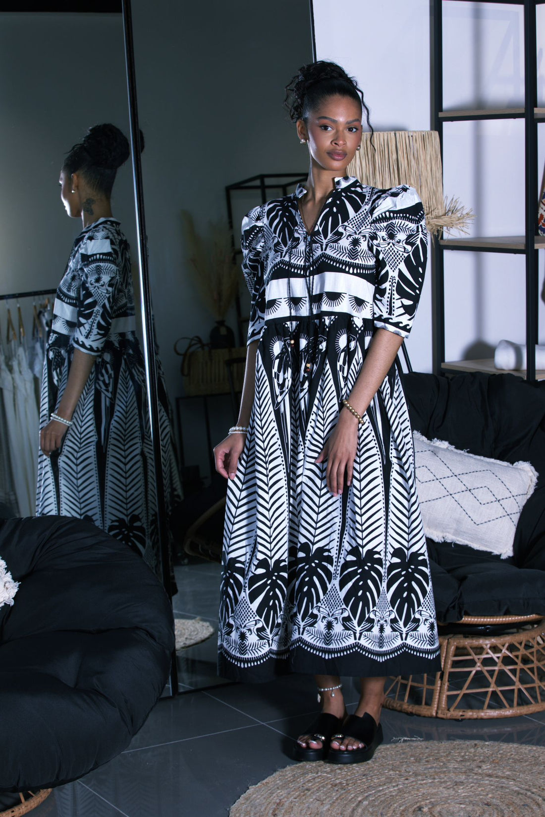 Robe longue bohème noire et blanche à imprimé graphique - AEL227-000-NB - Fenomen Paris