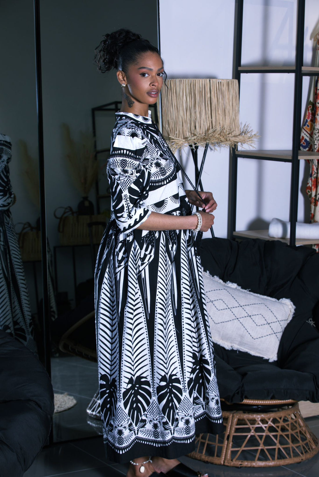 Robe longue bohème noire et blanche à imprimé graphique - AEL227-000-NB - Fenomen Paris