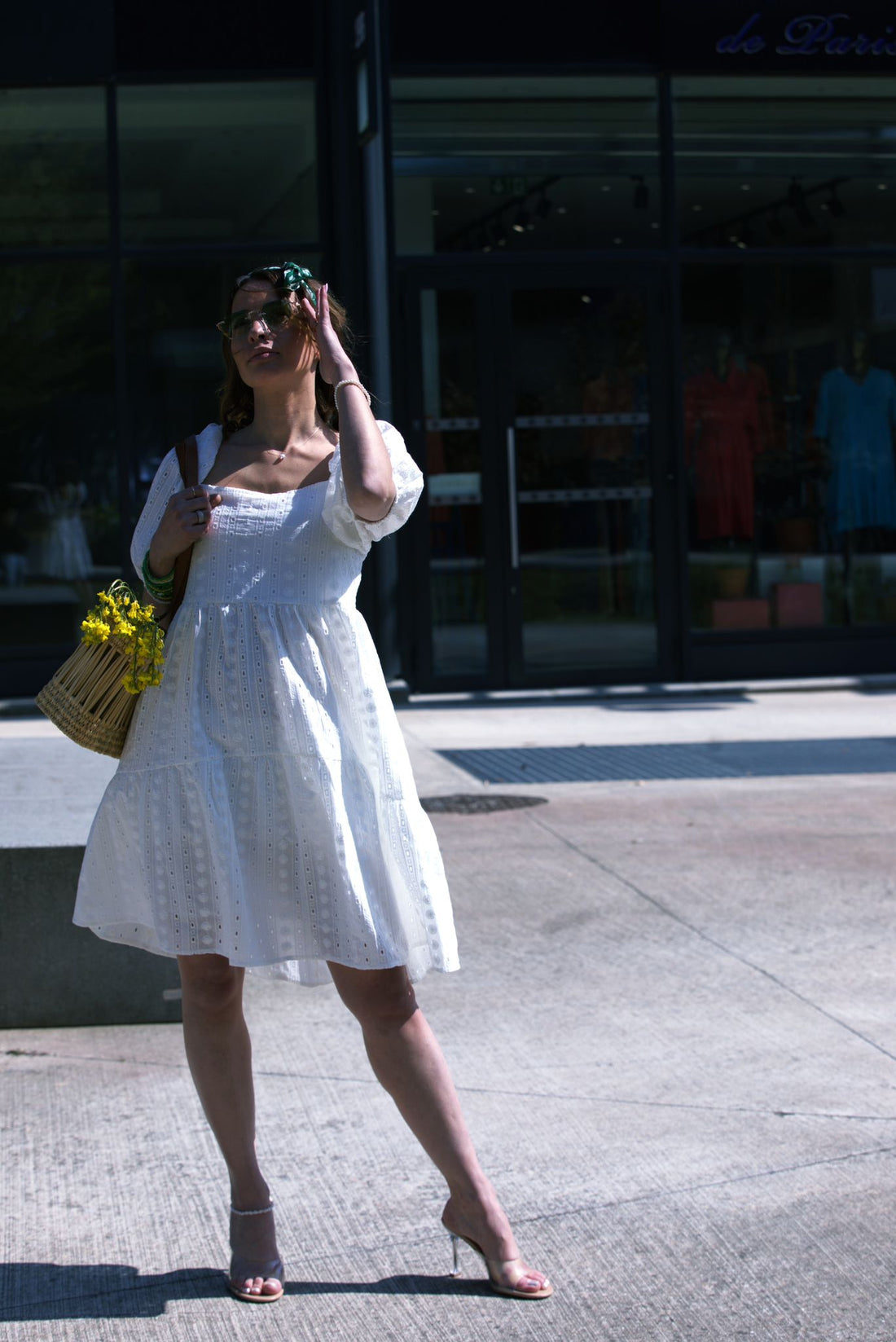 Robe courte blanche en broderie anglaise – manches bouffantes et coupe évasée - AEL0139-000-BL - Fenomen Paris