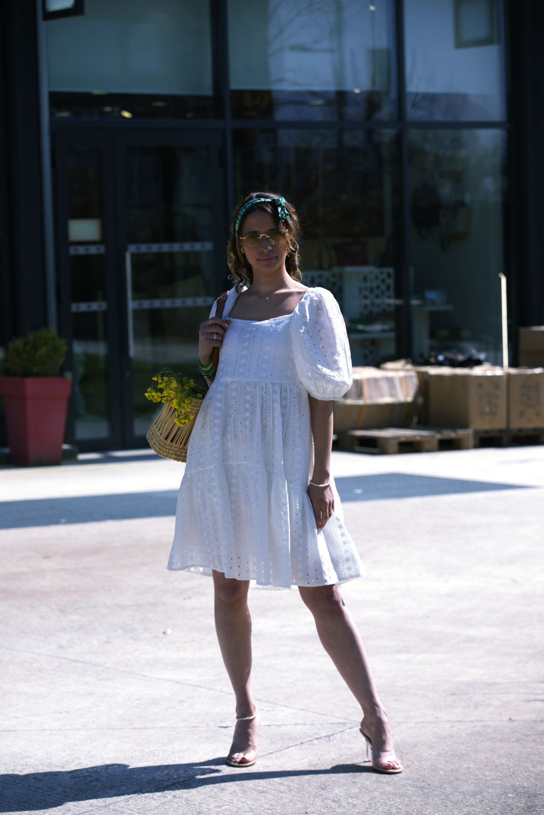 Robe courte blanche en broderie anglaise – manches bouffantes et coupe évasée - AEL0139-000-BL - Fenomen Paris