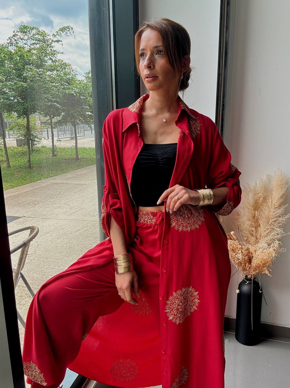 Ensemble Bohème Chic brodé doré – Chemise Longue & Pantalon Fluide - ROUGE - Fenomen Paris