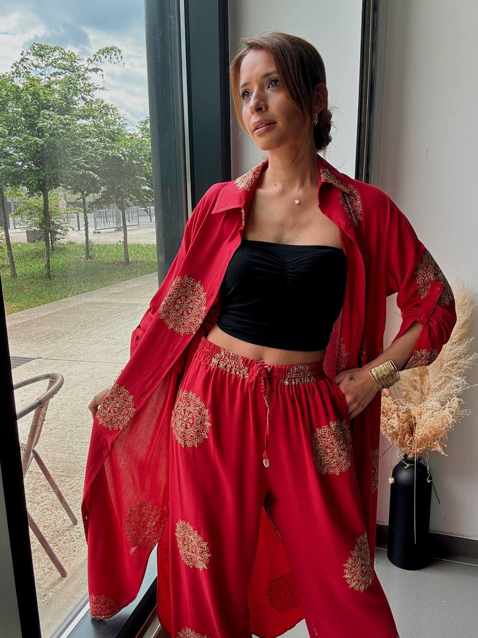 Ensemble Bohème Chic brodé doré – Chemise Longue & Pantalon Fluide - ROUGE - Fenomen Paris