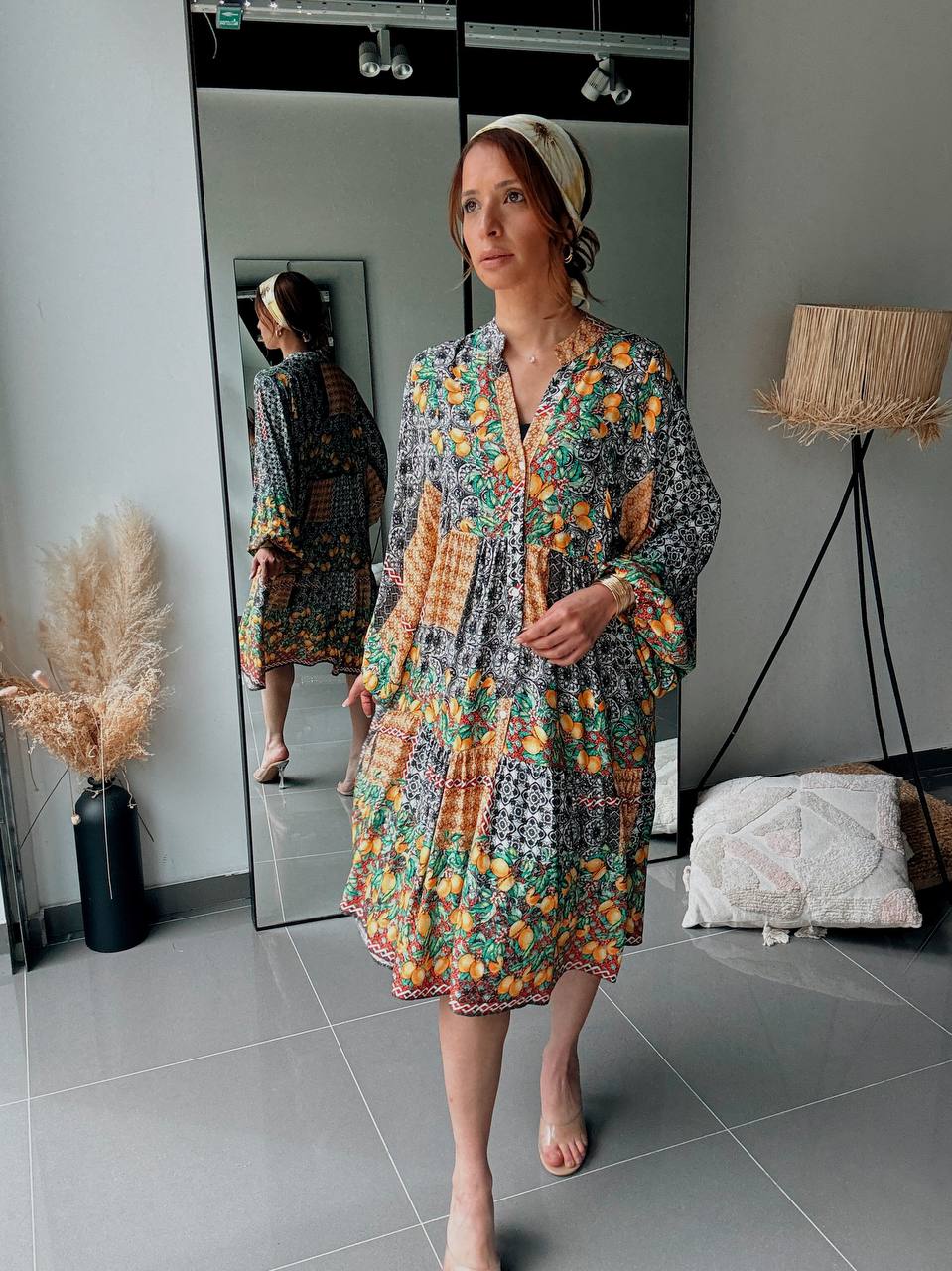 Robe courte imprimé patchwork floral & agrumes – Style bohème chic - Fenomen Paris