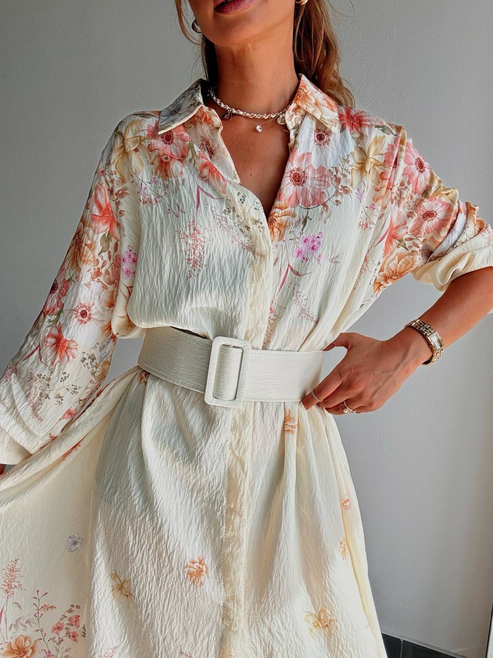 Robe Chemise Longue Fleurie avec Ceinture – Douceur & Élégance