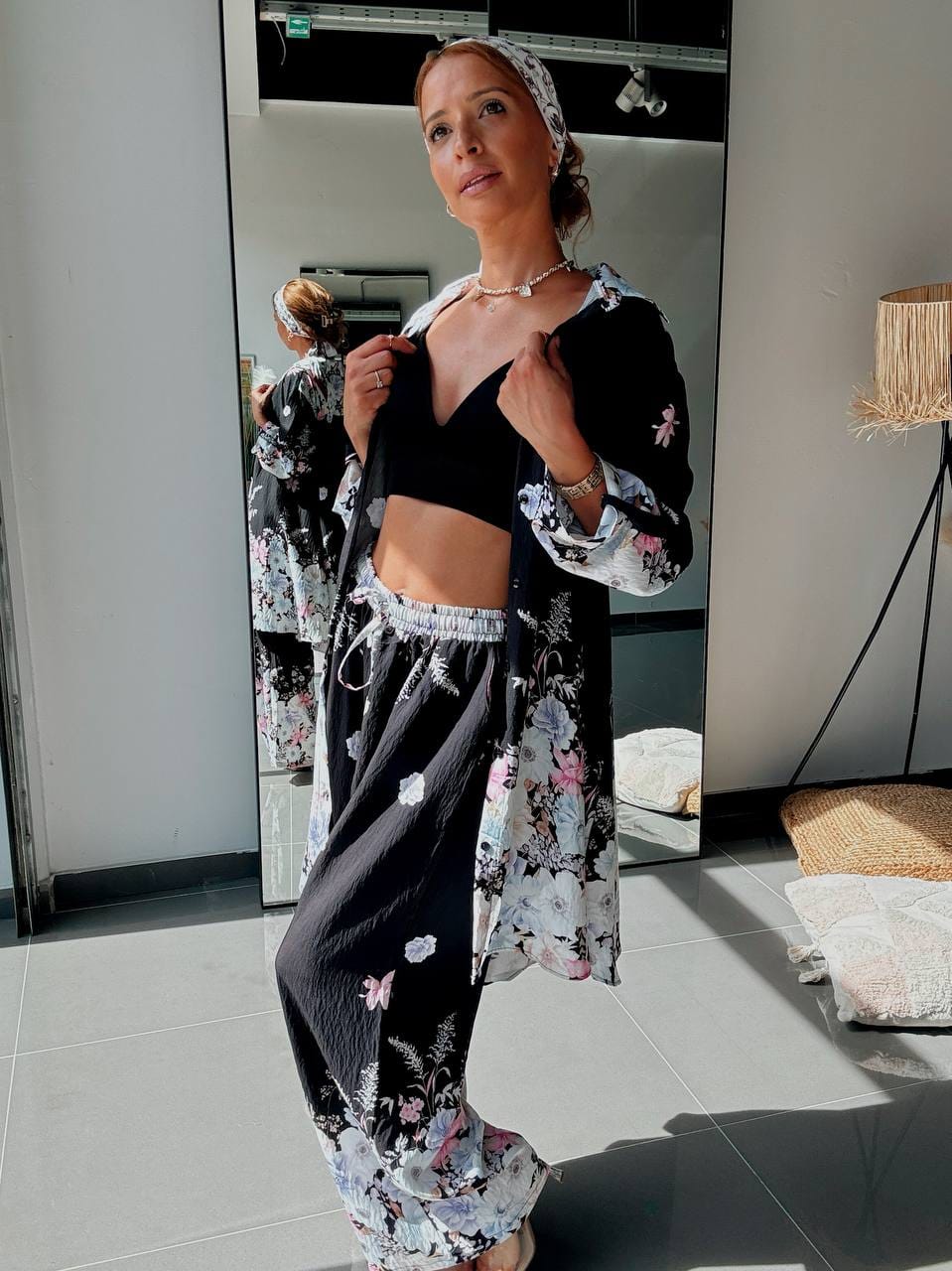 Ensemble Chemise Longue & Pantalon Fluide à Imprimé Floral – Noir