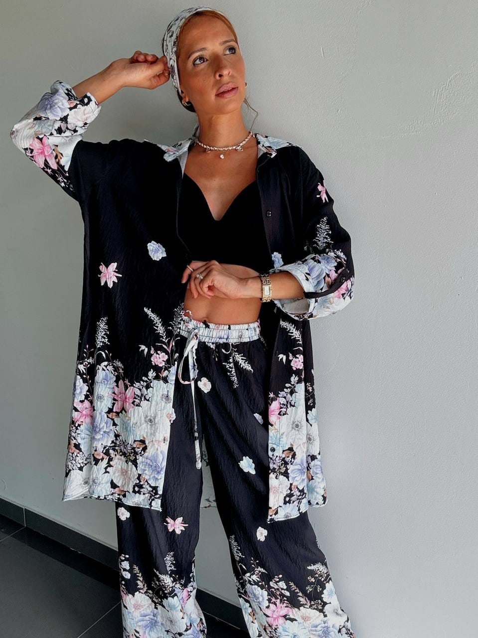 Ensemble Chemise Longue & Pantalon Fluide à Imprimé Floral – Noir