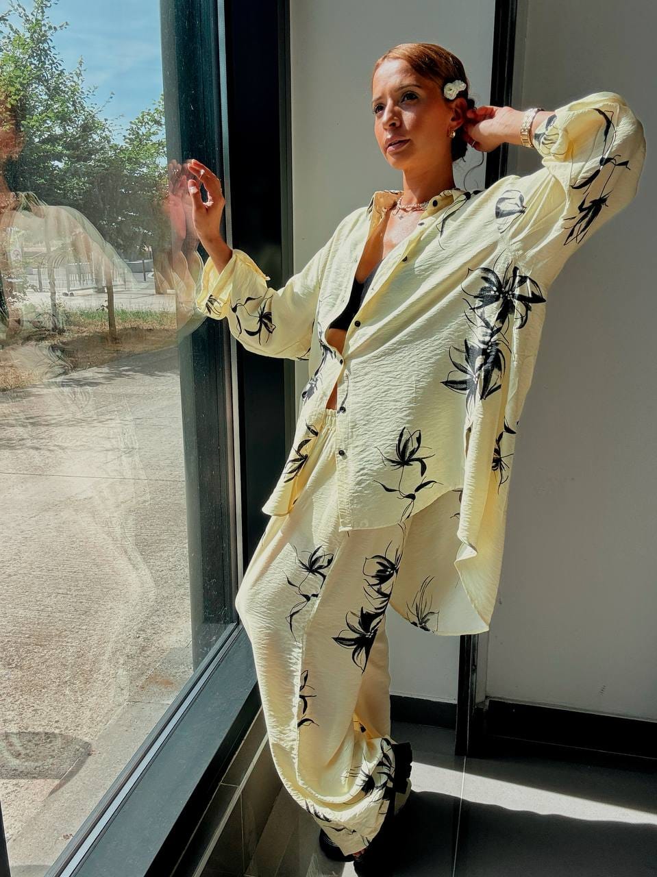 Ensemble Chemise & Pantalon Fluide à Imprimé Floral – Jaune Pastel