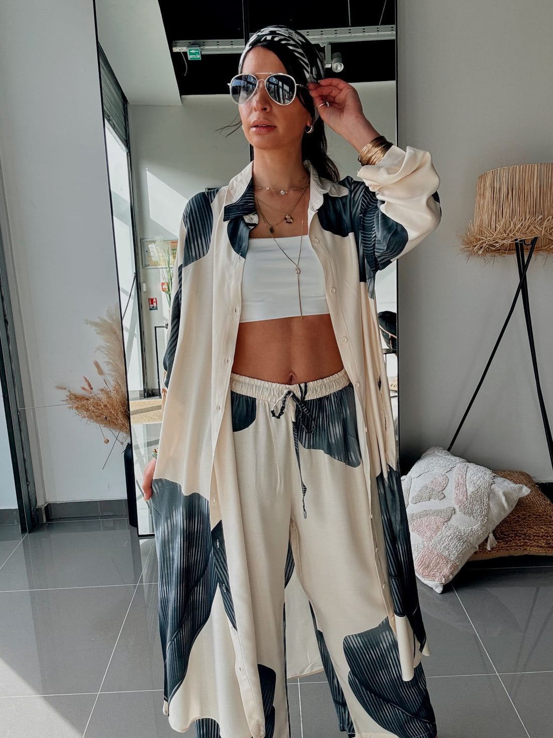 Ensemble Chemise Longue & Pantalon Fluide à Imprimé Feuillage – Écru