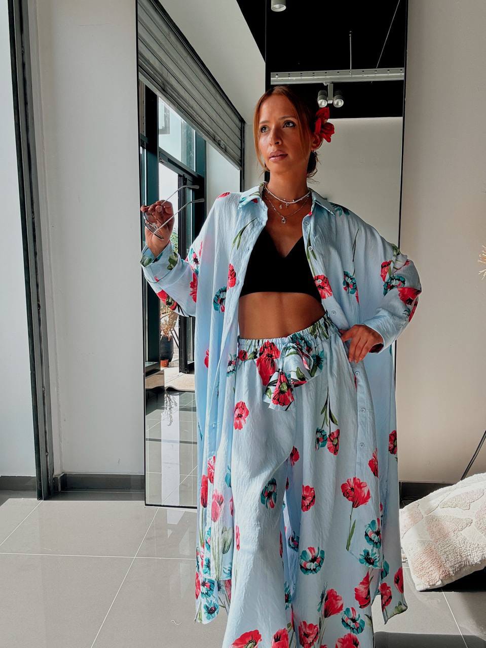 Ensemble Chemise Longue & Pantalon Fluide à Imprimé Coquelicots – Bleu Ciel