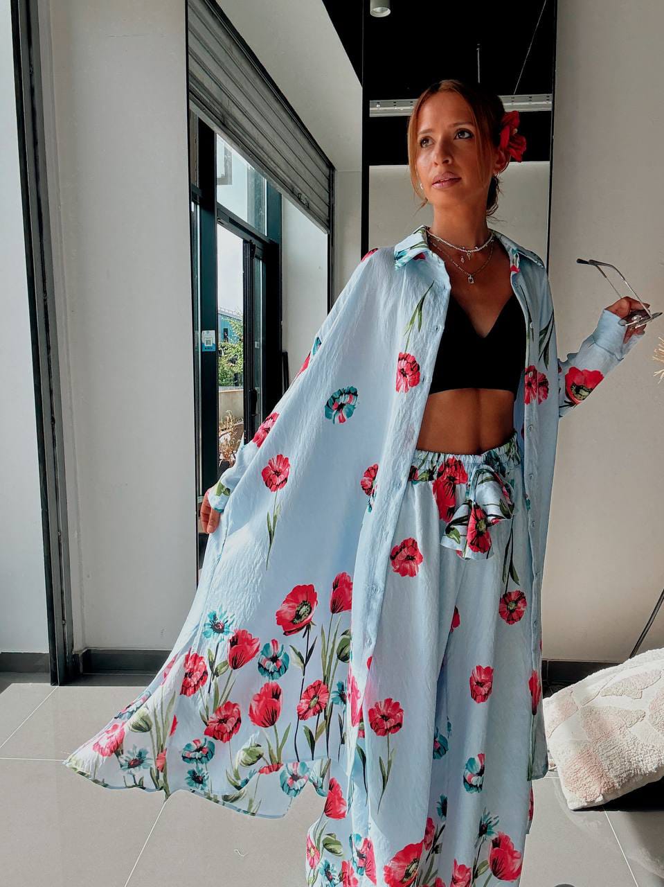 Ensemble Chemise Longue & Pantalon Fluide à Imprimé Coquelicots – Bleu Ciel