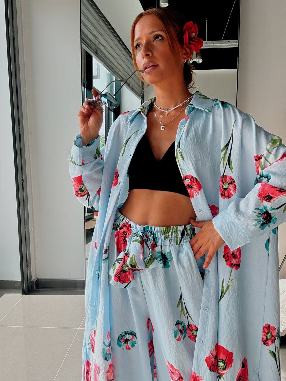 Ensemble Chemise Longue & Pantalon Fluide à Imprimé Coquelicots – Bleu Ciel
