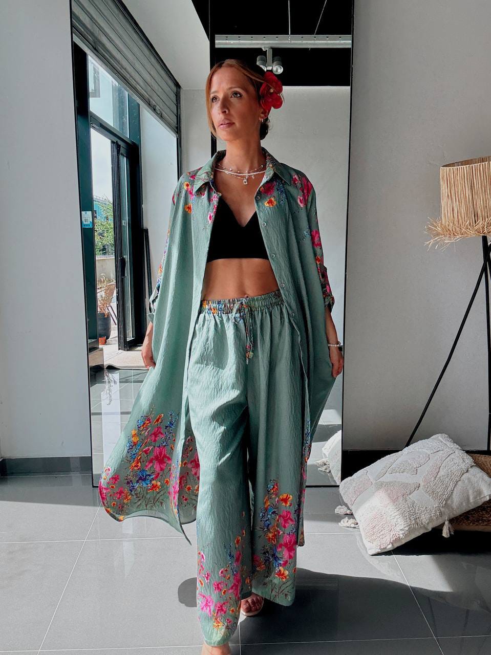Ensemble Chemise Longue & Pantalon Fleuri Vert Sauge – Élégance Bohème