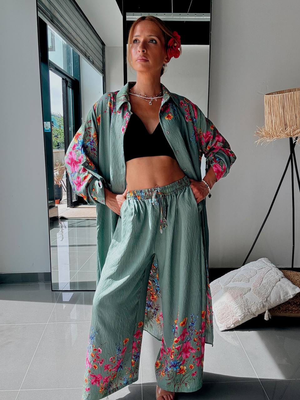 Ensemble Chemise Longue & Pantalon Fleuri Vert Sauge – Élégance Bohème