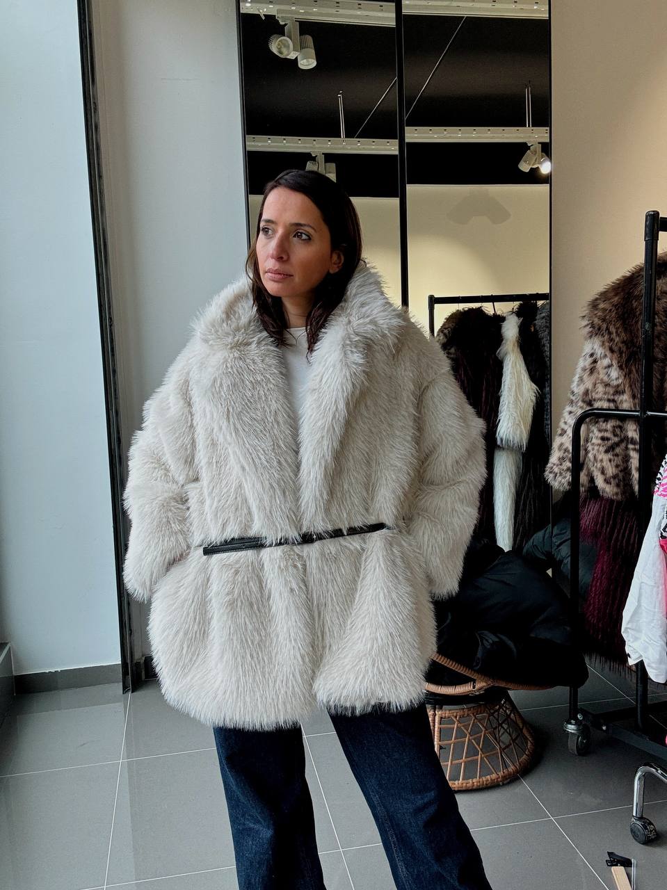 Manteau Fausse Fourrure  –  Intense & Volume Oversize Blanc Cassé - Fenomen Paris
